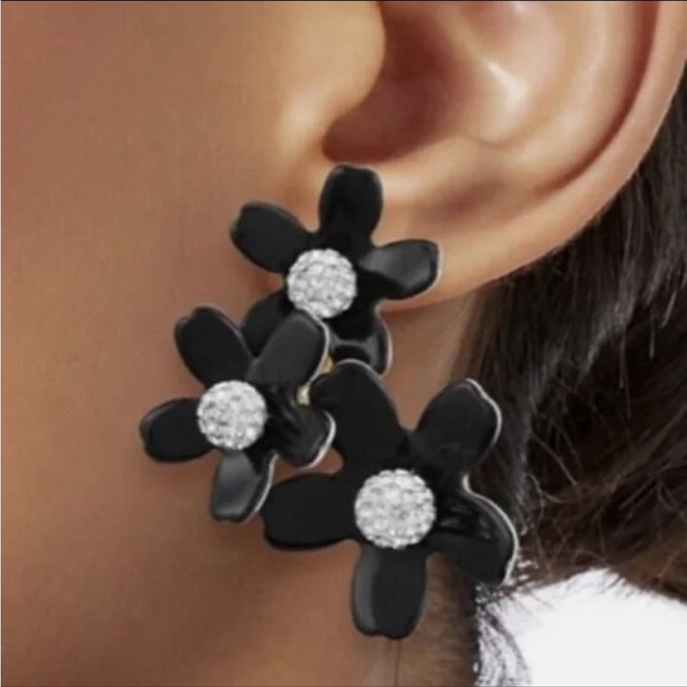 LELE sadoughi black Bouquet flowers stud earrings
